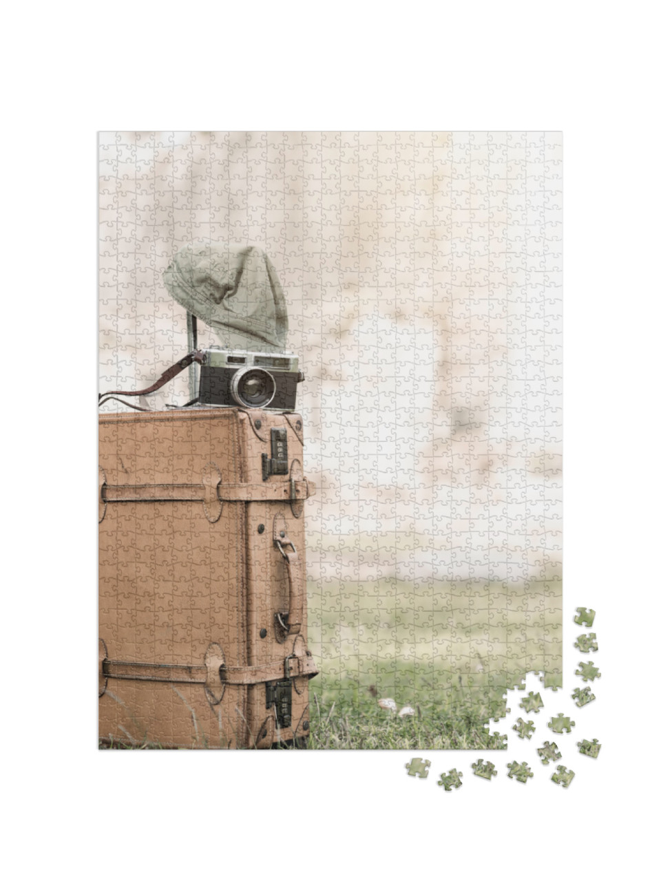 Puzzle 1000 Teile „Vintage-Kamera auf einer alten Gepäcktasche im Gras“