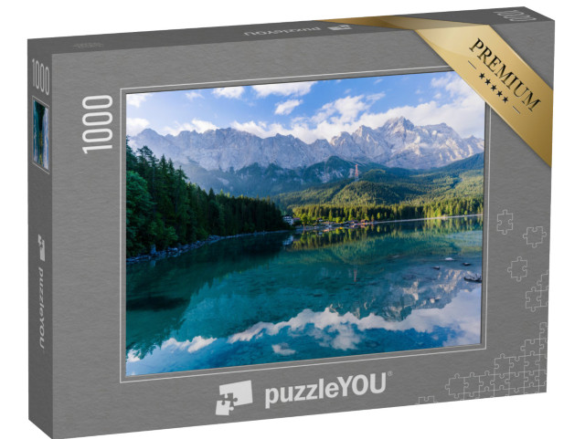 Puzzle 1000 Teile „Schöner und bewölkter Sommer-Sonnenaufgang am Eibsee in den deutschen Alpen“