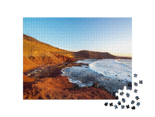 Puzzle 1000 Teile „Bucht El Golfo mit Fischerbooten bei Sonnenuntergang, Lanzarote, Spanien“