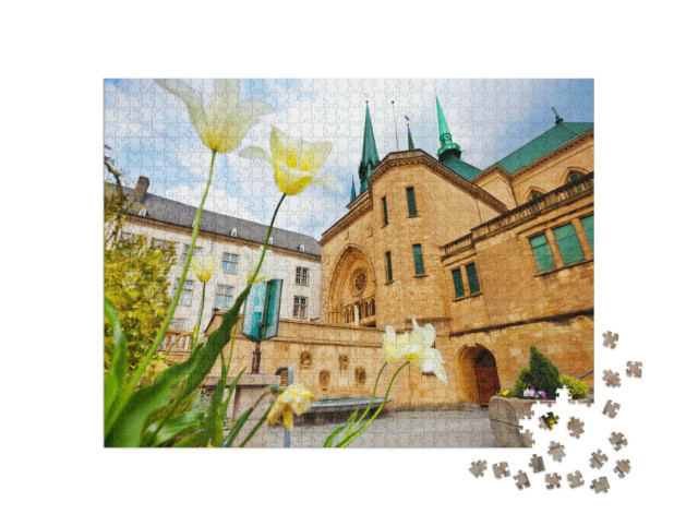 Puzzle 1000 Teile „Weiße Blumen vor der Kathedrale Notre-Dame, Luxemburg“