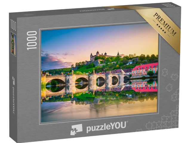 Puzzle 1000 Teile „Festung Marienberg und die alte Brücke im Sonnenuntergang, Würzburg“