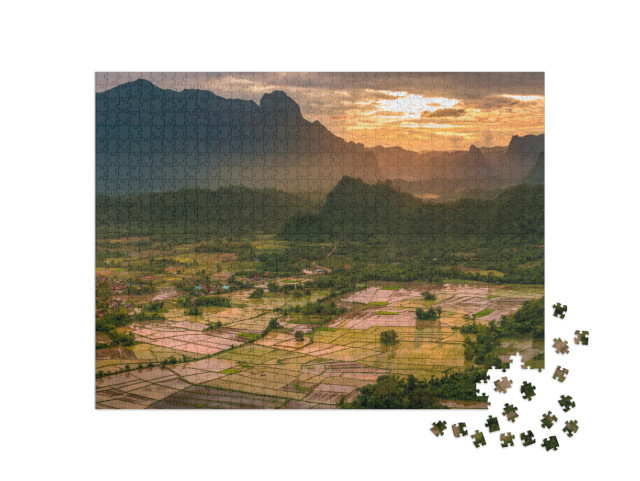 Puzzle 1000 Teile „Goldener Sonnenuntergang auf den Reisfeldern von Laos“