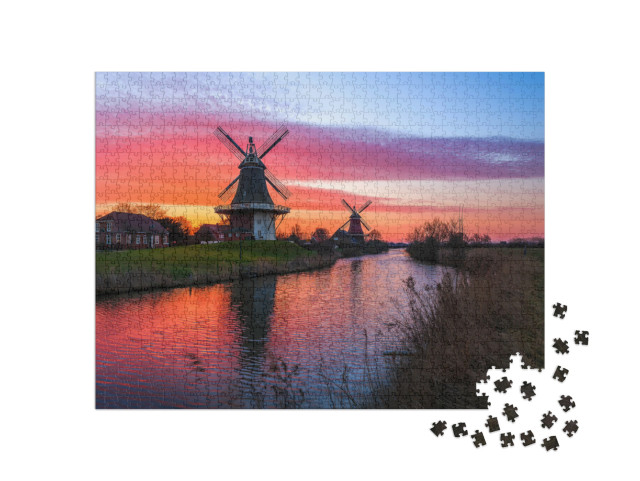 Puzzle 1000 Teile „Zwillingsmühlen von Greetsiel bei Sonnenaufgang, Ostfriesland“