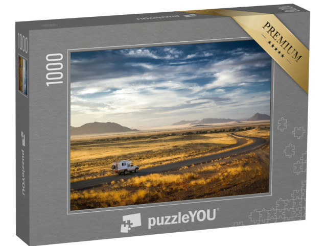Puzzle 1000 Teile „Frühmorgens auf dem Weg zu den Sanddünen von Sossusvlei und Dead Vlei, Namibia“