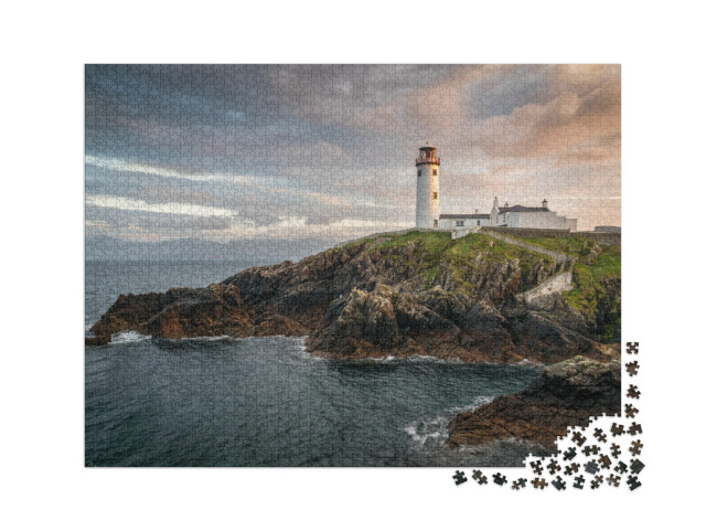 Puzzle 2000 Teile „Leuchtturm Fanad an der Nordküste von Donegal, Irland“