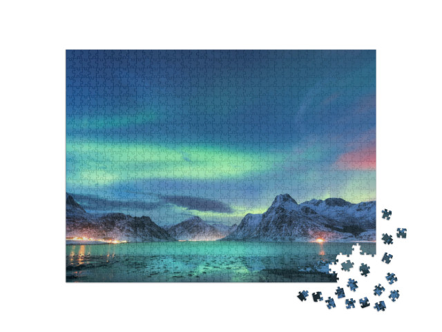 Puzzle 1000 Teile „Polarlicht über der Meeresküste und schneebedeckten Bergen“