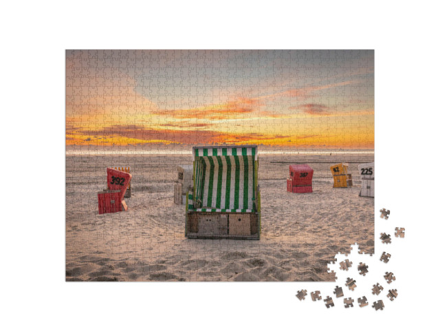 Puzzle 1000 Teile „Strandkörbe auf Langeoog bei Sonnenuntergang, Niedersachsen“