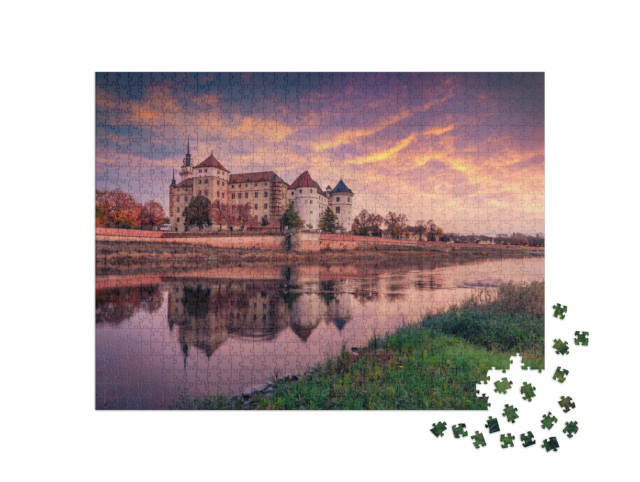 Puzzle 1000 Teile „Altes Schloss Hartenfels am Ufer der Elbe, Torgau, Sachsen“
