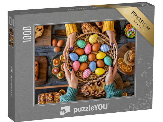 Puzzle 1000 Teile „Zwei Hände halten eine Korb voll bunter verzierter Ostereier“