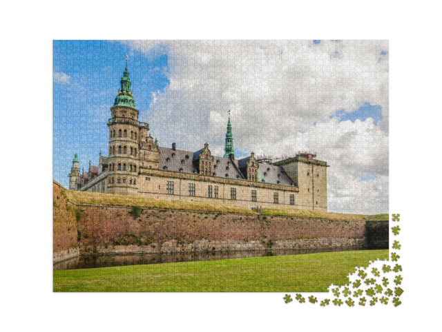 Puzzle 2000 Teile „Panoramablick auf die Ziegelmauer um Schloss Kronborg in Helsingor “