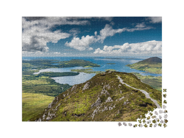 Puzzle 2000 Teile „Wanderweg im Connemara National Park, Irland“