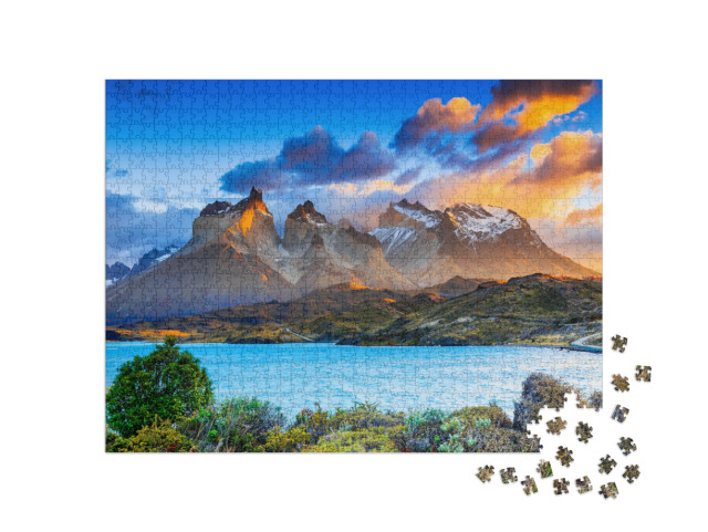 Puzzle 1000 Teile „Sonnenaufgang am Pehoe See im Torres Del Paine Nationalpark, Chile“