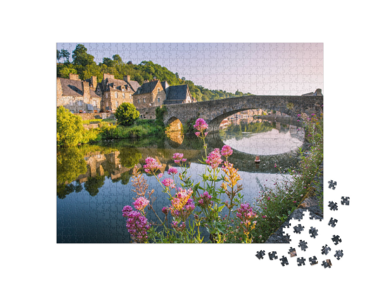 Puzzle 1000 Teile „Mittelalterliche Brücke und Steinhäuser am Fluss Rance, Bretagne, Frankreich“