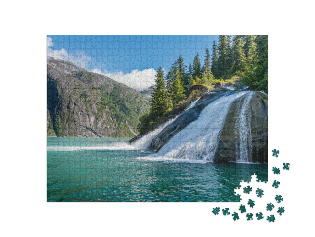 Puzzle 1000 Teile „Wunderschöner Wasserfall am Tracy Arm Fjord in Alaska“