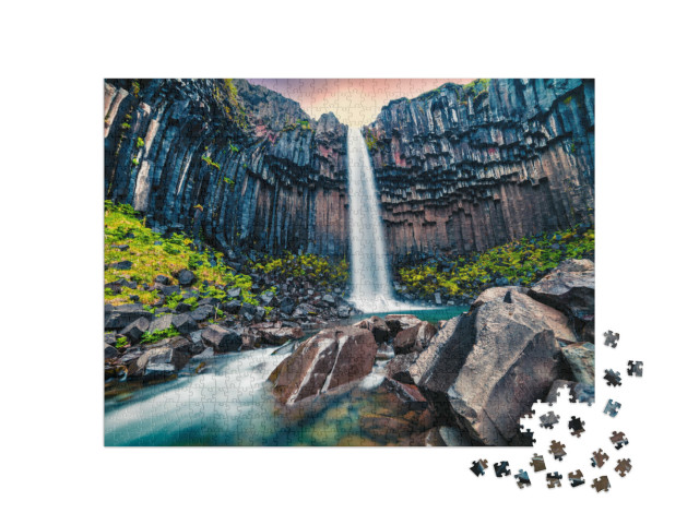 Puzzle 1000 Teile „Wasserfall Svartifoss bei Sonnenaufgang, Skaftafell, Island“
