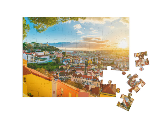 Puzzle 48 Teile „Panoramablick auf Lissabon bei Sonnenuntergang“