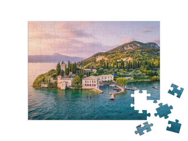 Puzzle 100 Teile „Punta San Vigilio am Gardasee, Italien“