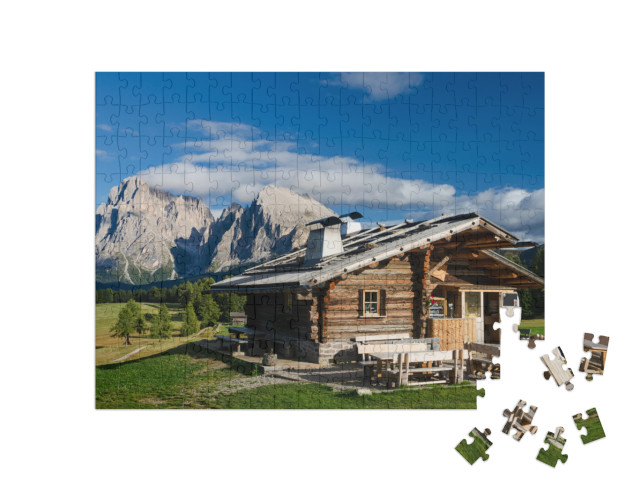Puzzle 200 Teile „Hütte auf der Seiser Alm mit Plattkofel und Langkofel, Südtirol“