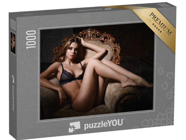Puzzle 1000 Teile „Erotische Fotografie: Frau in schwarzen Dessous auf einem Sessel“