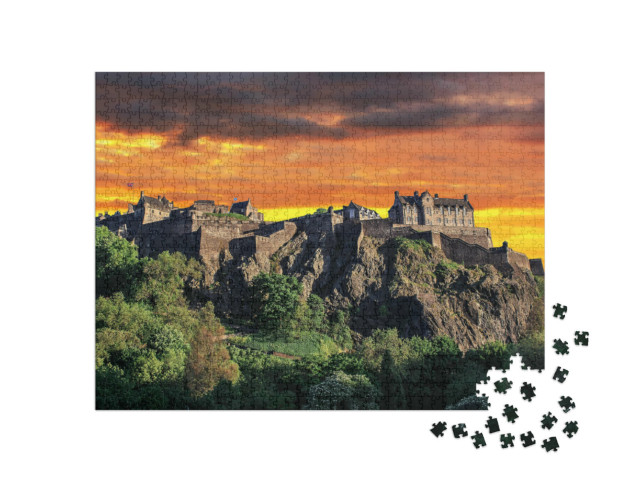 Puzzle 1000 Teile „Spektakulärer Sonnenuntergang am Hügel des Edinburgh Castle, Schottland“