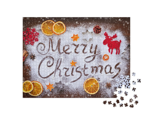 Puzzle 1000 Teile „Fröhliche Weihnachten: Text aus Mehl mit Dekorationen“