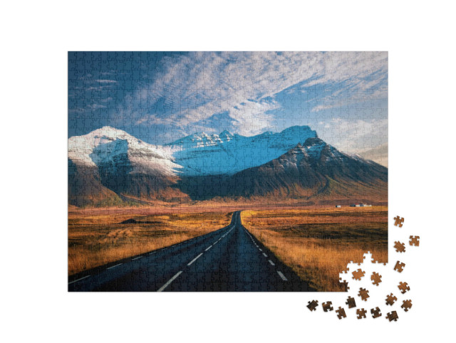 Puzzle 1000 Teile „Schöne Berge mit dramatischem Himmel entlang der Ringstraße, Route 1 in Island“