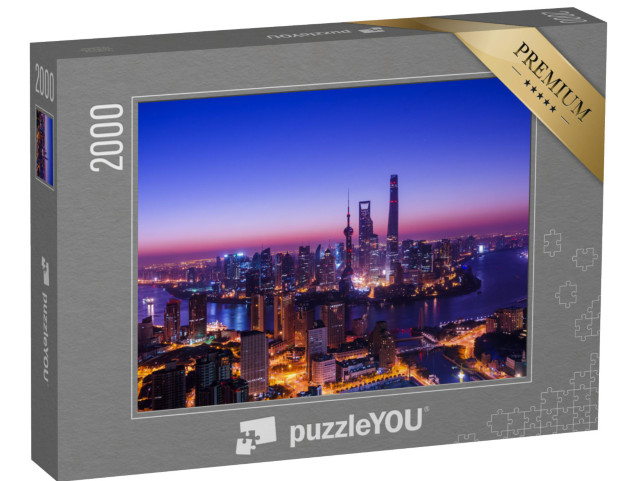 Puzzle 2000 Teile „Skyline von Shanghai im blau-roten Abendlicht“