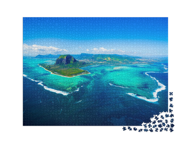 Puzzle 2000 Teile „Mauritius mit dem Mount Le Morne Brabant und Unterwasser-Wasserfall“